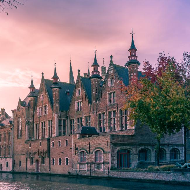 Old buildings on canal in Brugges, Belgium