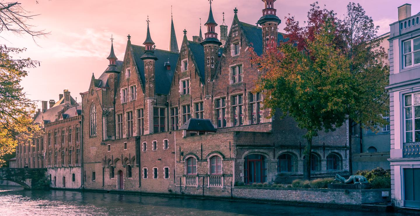 Old buildings on canal in Brugges, Belgium