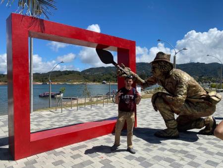 Derek posing next to statue in Colombia