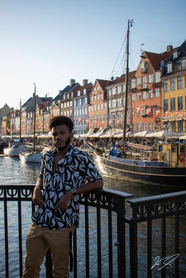 Hector posing by Nyhavn