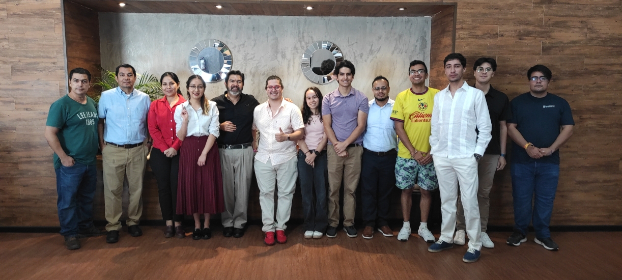 Hana Shinzawa and 12 others in a line in front of the wooden background 